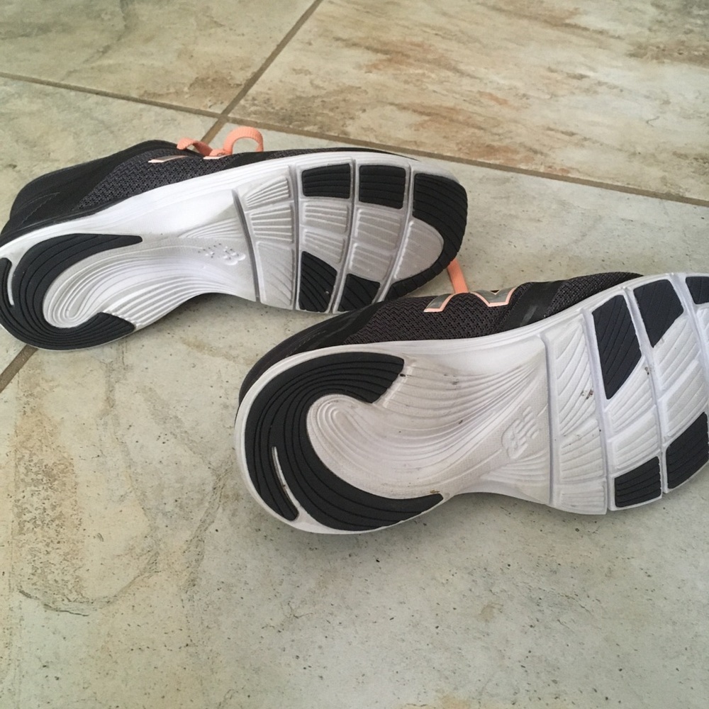 New Balance shoes - Picture 2 of 6